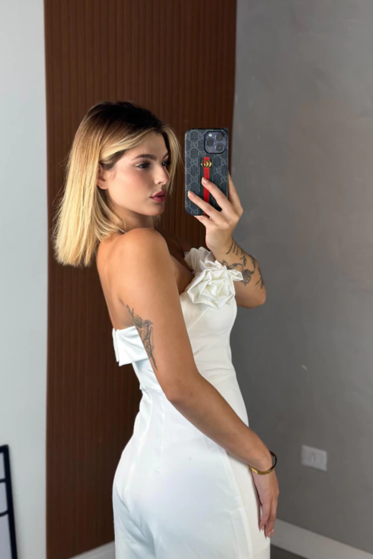 Macacão de Noivado Tomara-Que-Caia Com Rosas 3D – Isabella