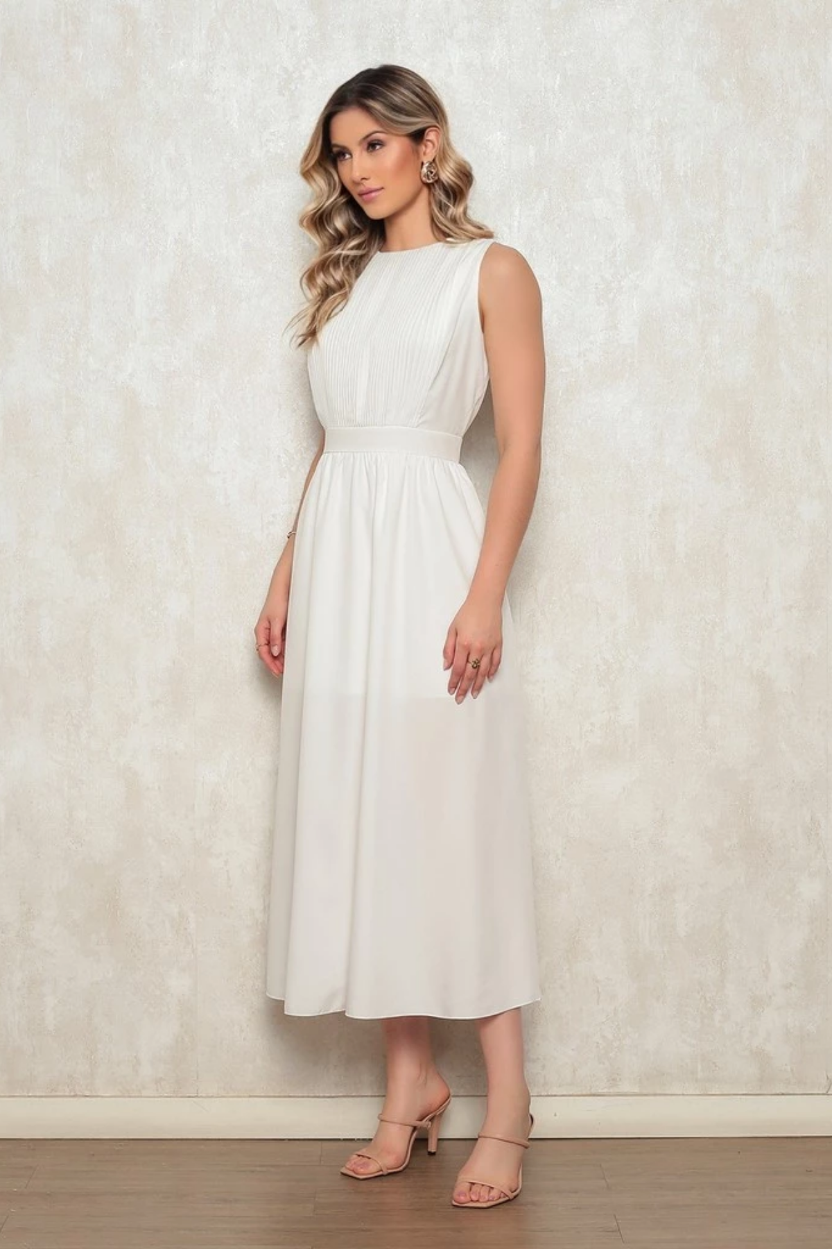 Vestido Mídi de Noivado Com Busto Plissado e Saia Fluida - Raissa