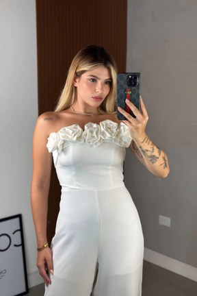 Macacão de Noivado Tomara-Que-Caia Com Rosas 3D – Isabella